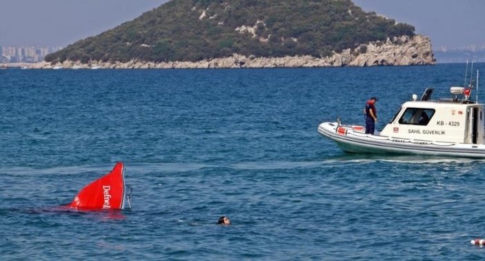 Antalya'da batan sürat teknesine tatilcilerden yoğun ilgi