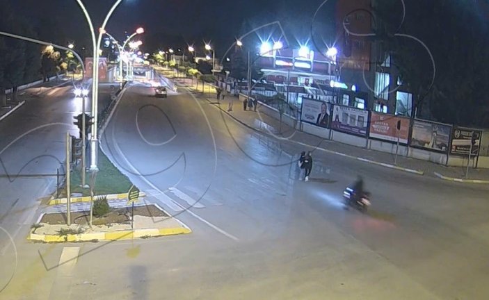Tokat'ta motosiklet iki kadına çarptı