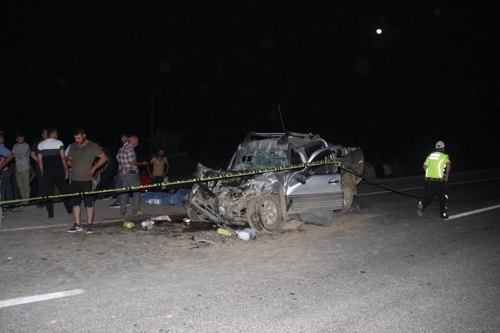 Konya'da pikabın tıra arkadan çarpması sonucu 3 kişi öldü