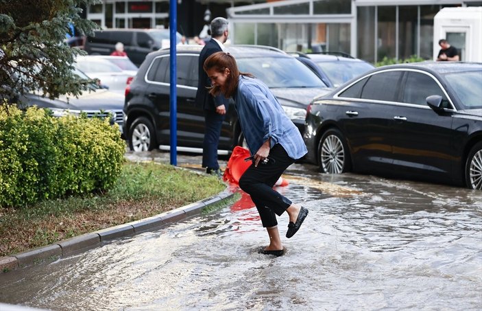 Ankara'da şiddetli fırtına ve sağanakta 1 can kaybı