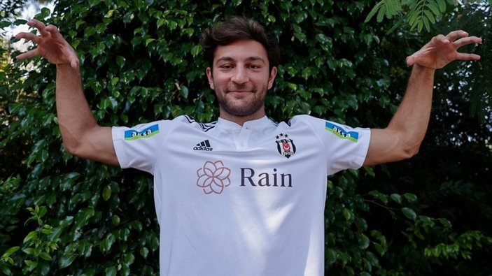 Beşiktaş'ta Emrecan Uzunhan, taraftardan özür diledi