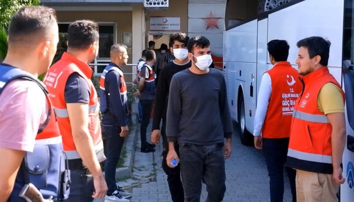 Edirne'de 110 yabancı uyruklu göçmen sınır dışı edildi