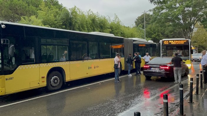 Üsküdar'da İETT otobüsü ile otomobil birbirlerine yol vermedi