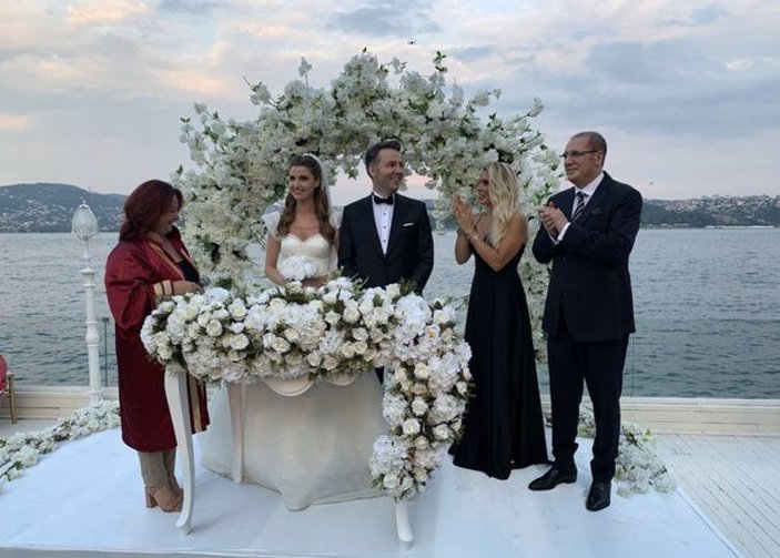 Mehmet Akif Ersoy ve Pınar Erbaş evlendi