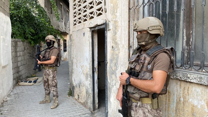 Mersin’de eylem hazırlığındaki 8 PKK şüphelisi yakalandı