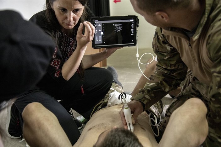 Ukrayna'da sağlık çalışanlarından askeri personele eğitim