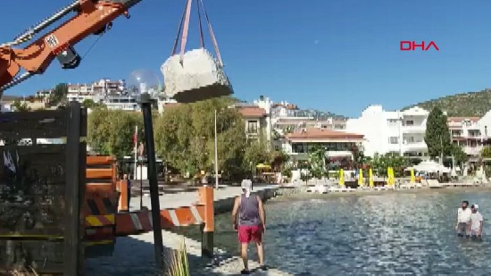 CHP'li Datça Belediyesi, denizin içine heykel yaptı