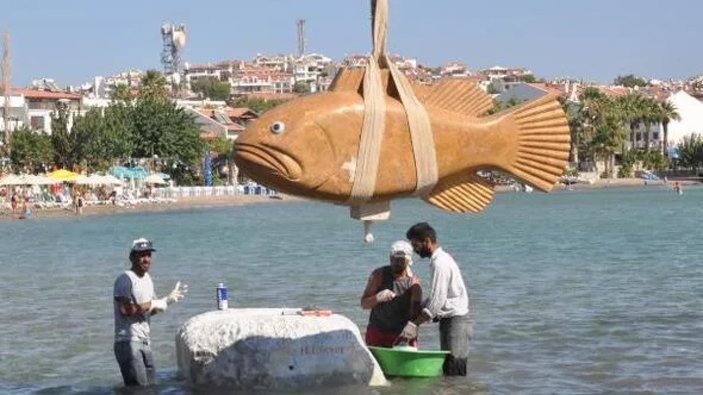 CHP'li Datça Belediyesi, denizin içine heykel yaptı