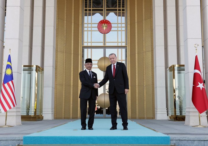 Cumhurbaşkanı Erdoğan, Malezya Kralı'na Devlet Nişanı verdi