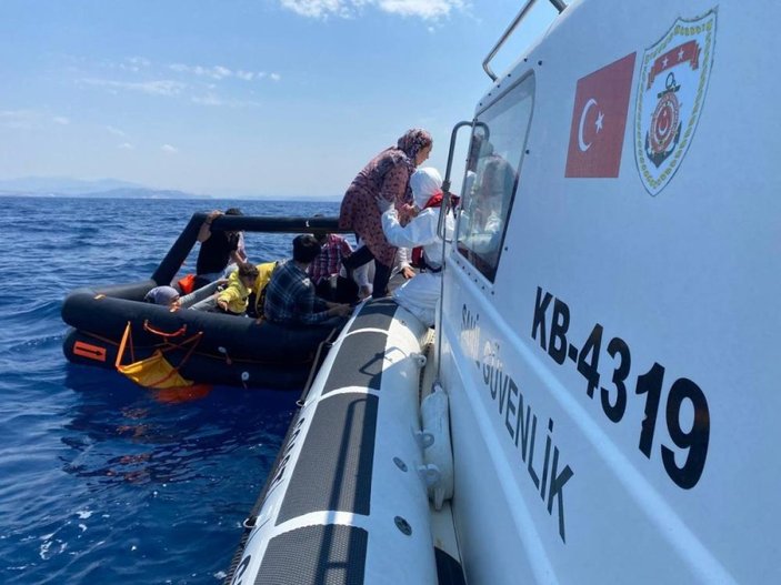 İzmir açıklarında 65 göçmen kurtarıldı