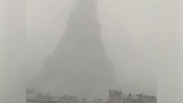 Paris'te şiddetli yağış ve fırtına sonrası sel