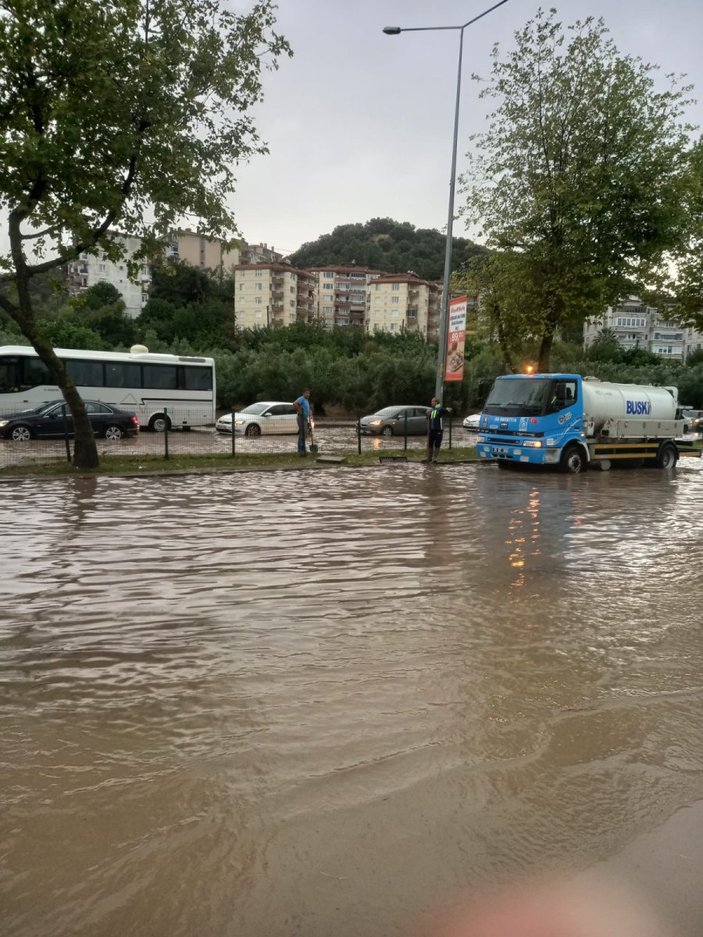 Bursa'da sağanak bilançosu: 37 ev, 29 iş yeri zarar gördü