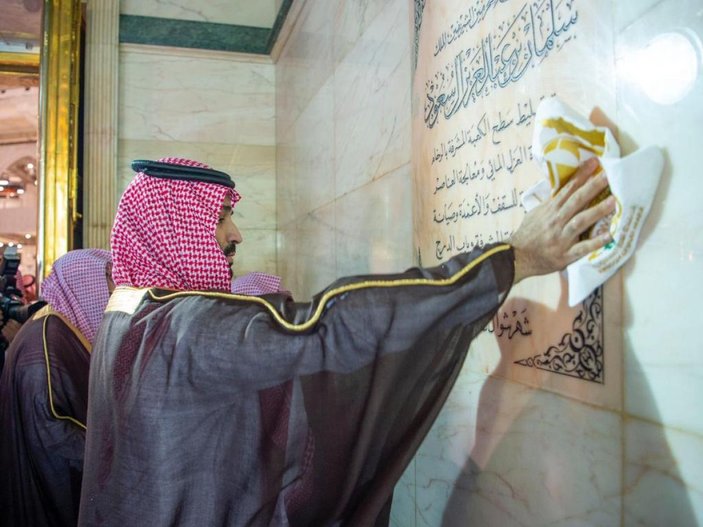 Muhammed bin Selman, Kabe'nin temizlenme törenine katıldı