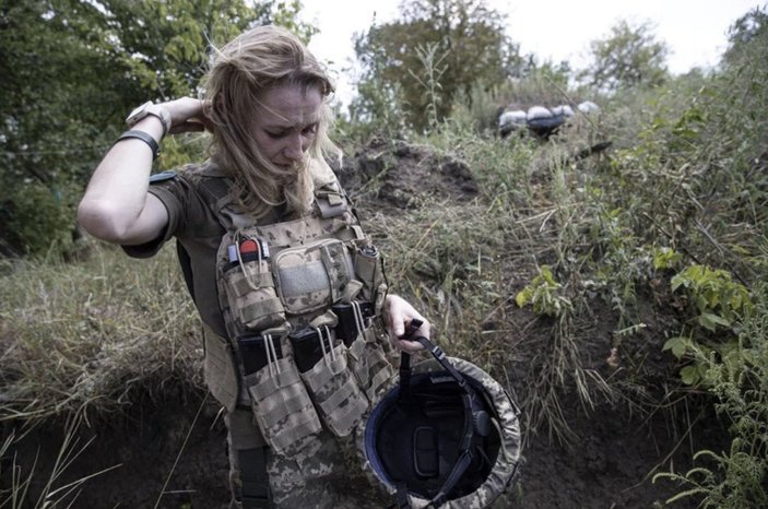 Ukraynalı kadın askerlerin ön cephedeki mücadelesi görüntülendi