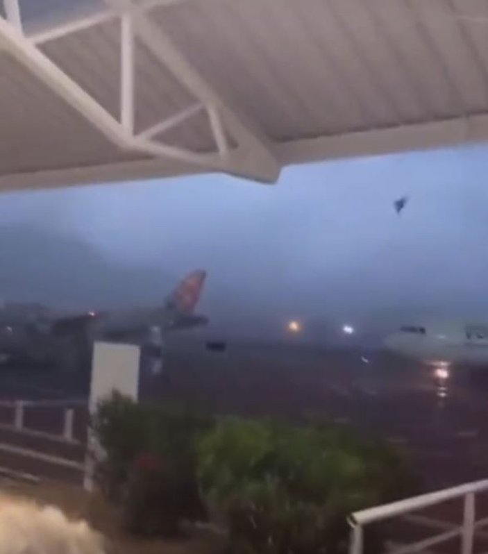 Fransa'da çıkan fırtına, havalimanında kaosa neden oldu