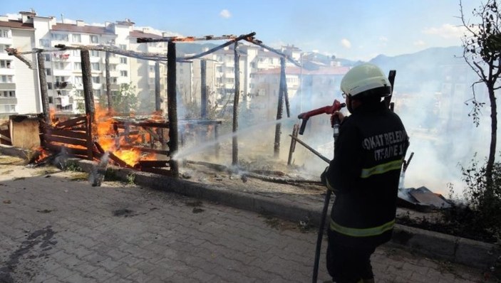 Tokat'ta çocukların ateşle oyunu yangın çıkardı