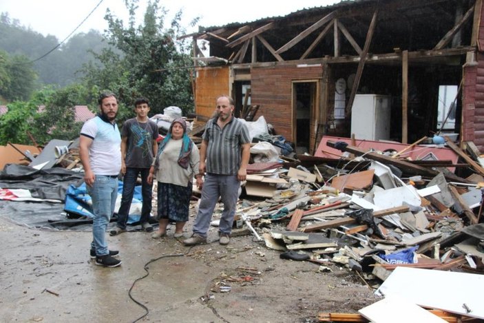 Trabzon'da eşyalı evleri yıkılan aile mağdur oldu