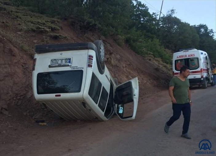 Tunceli’de devrilen hafif ticari araçtaki 4 kişi yaralandı