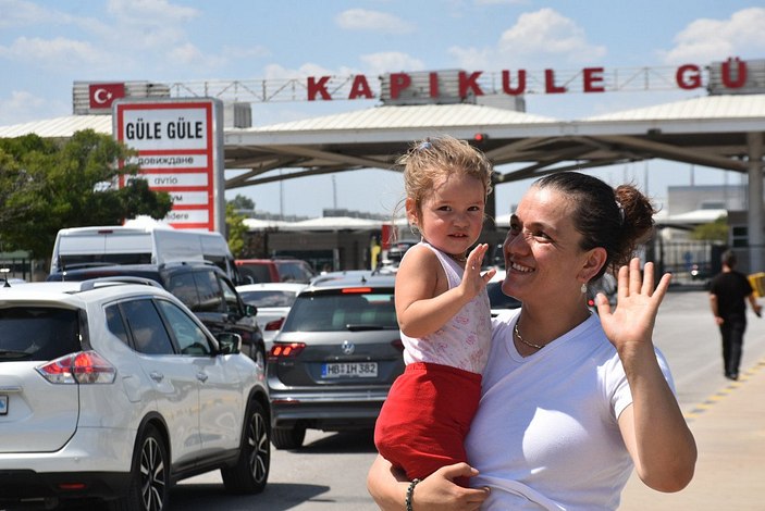 Sınır kapılarından 1 milyon 872 bin gurbetçi geldi