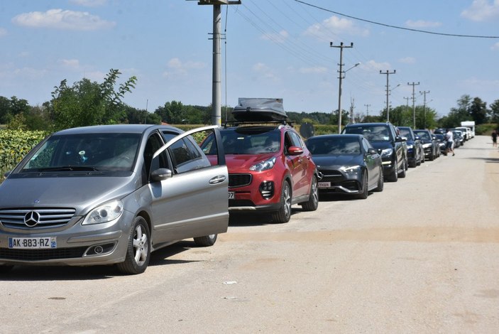 Sınır kapılarından 1 milyon 872 bin gurbetçi geldi