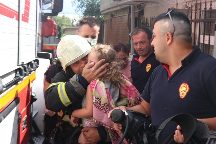 Kocaeli'deki yangında mahsur kalan bebek kurtarıldı