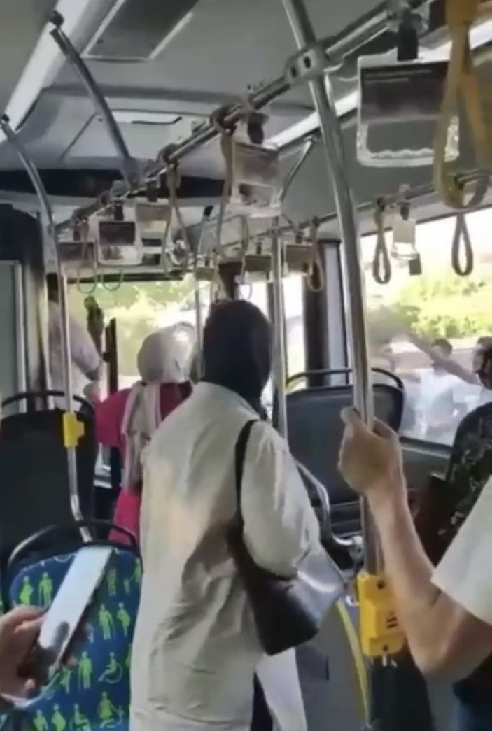 Sarıyer'de İETT şoförünün önünü kesip araca saldırdılar