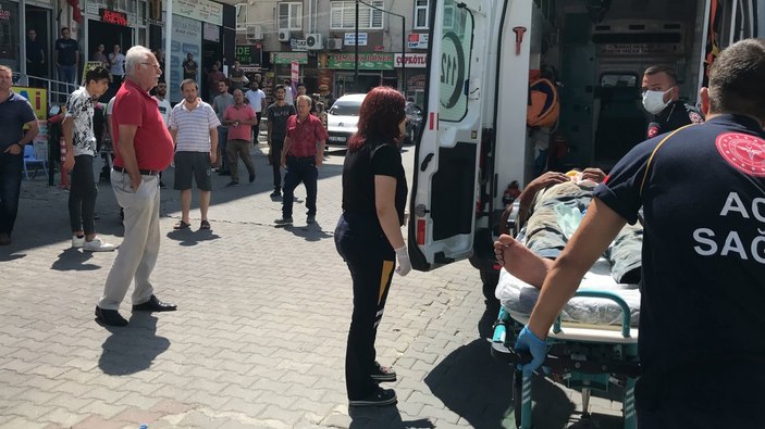 Edirne’de, freni patlayan kömür kamyonu kaldırıma çıktı