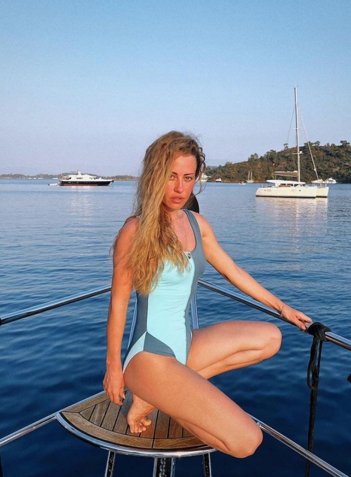Derya Uluğ'un bikinili tatil pozları mest etti! 'Yaktın ortalığı'