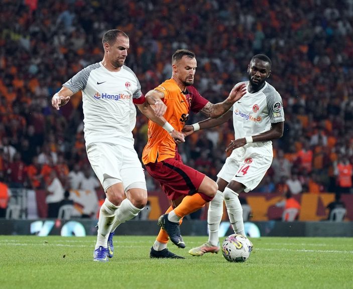 Seferovic, net fırsatları harcadı