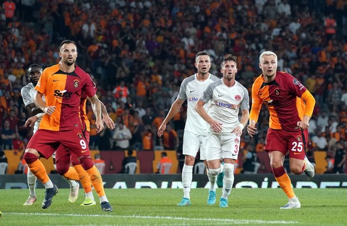 Seferovic, net fırsatları harcadı