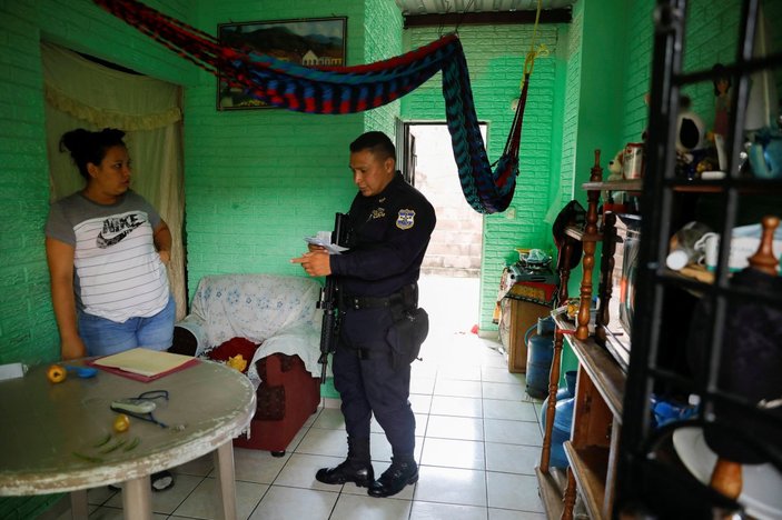 El Salvador'da 5 ayda 50 binden fazla gözaltı