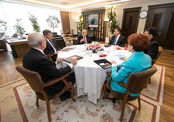 6'lı masa Cumhurbaşkanı adayını belirleme toplantılarına ara verdi