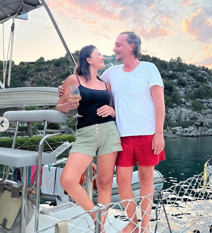 Nurgül Yeşilçay mor bikinisiyle yürek hoplattı! 'Şarap gibi kadın'