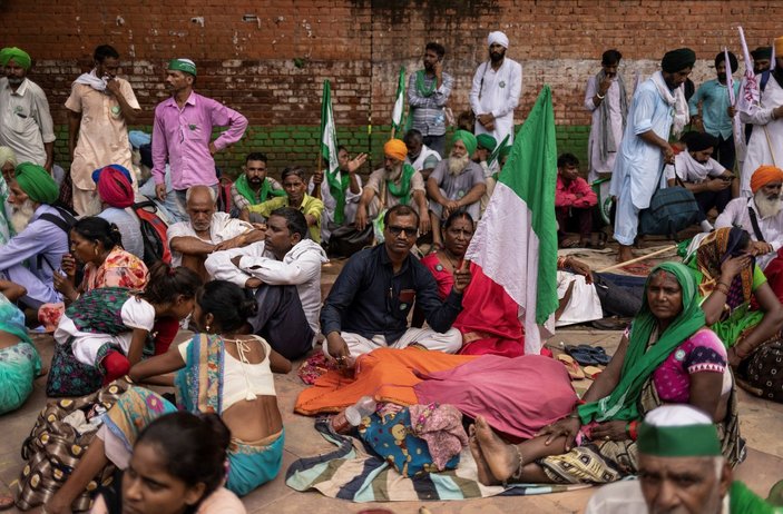 Hindistan'da çiftçiler, gösteri düzenledi