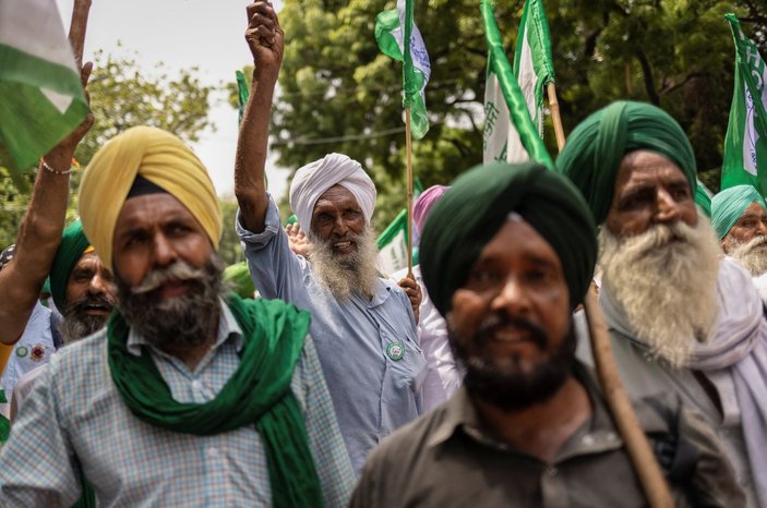 Hindistan'da çiftçiler, gösteri düzenledi