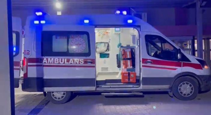 i Erzurum'da, kayınpederi ile kayınbiraderini bıçaklayıp kaçtı