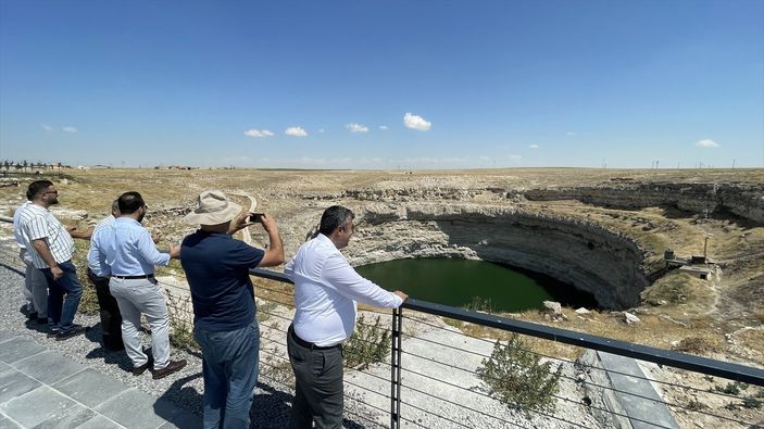 Konya'da obruk gölü manzaralı han ziyarete açılıyor