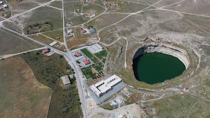 Konya'da obruk gölü manzaralı han ziyarete açılıyor
