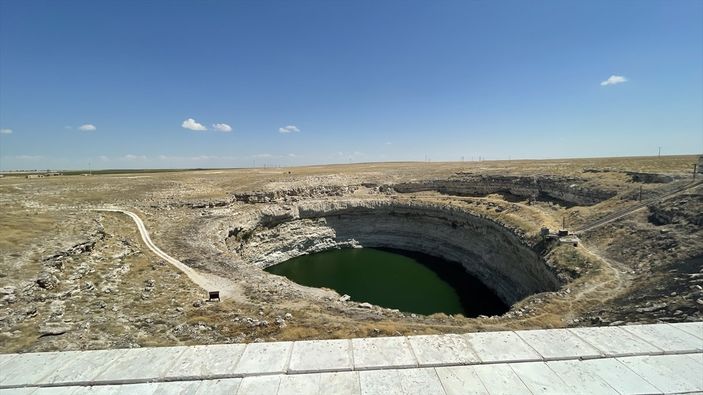 Konya'da obruk gölü manzaralı han ziyarete açılıyor