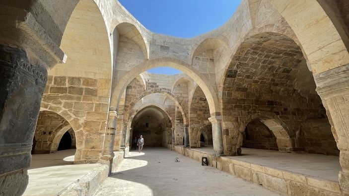 Konya'da obruk gölü manzaralı han ziyarete açılıyor