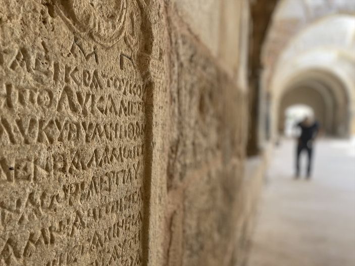 Konya'da obruk gölü manzaralı han ziyarete açılıyor