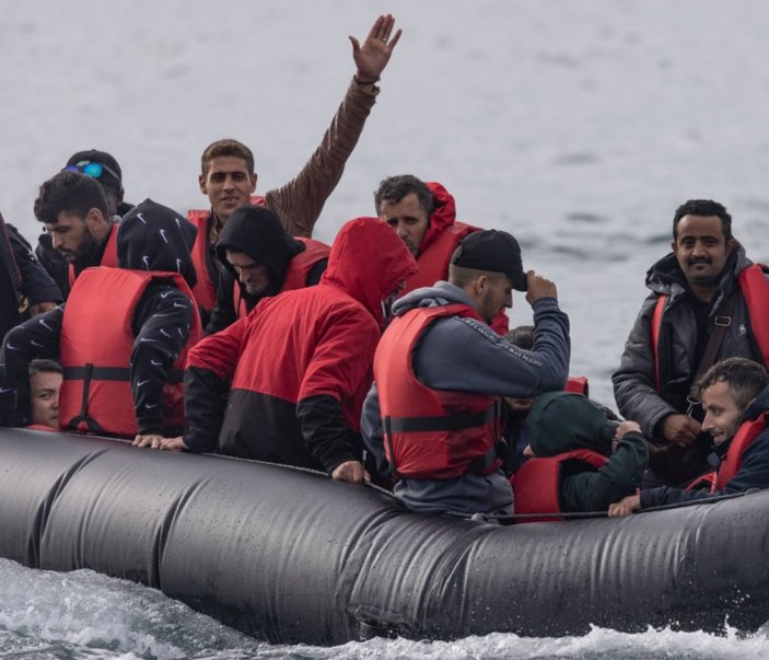 İngiltere’ye, Manş Denizi üzerinden bir günde 1.295 kaçak göçmen geçti