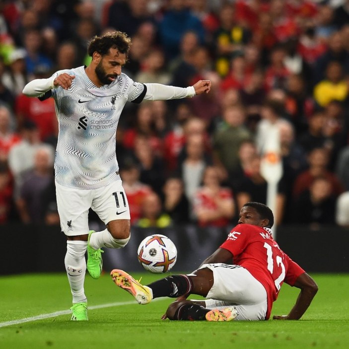 Manchester United, Liverpool'u 2-1 mağlup etti