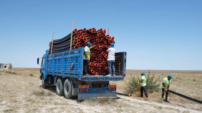 Tuz Gölü'ne borularla su taşındı, flamingolar canlandı