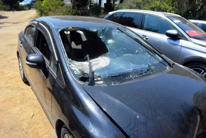 Antalya'da tatilinin ilk saatinde şaşkına döndü: Otel çalışanı arabasını çarptı
