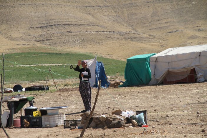 Elazığ'da mevsimlik işçi olarak çalışan öğrencilerin takdir toplayan başarısı