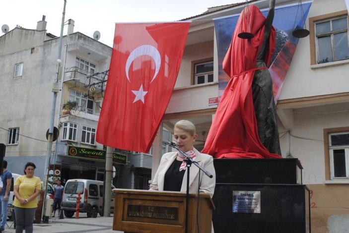 CHP'li Uzunköprü Belediyesi heykel açılışı yaptı