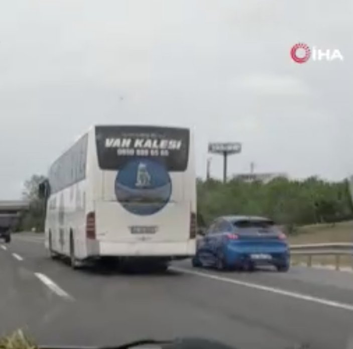 Edirne'ye ilerleyen şehirler arası otobüsün yüksek hızı kamerada