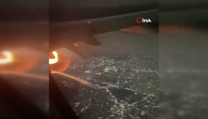 Meksika'da yolcu uçağının motoru havada alev aldı