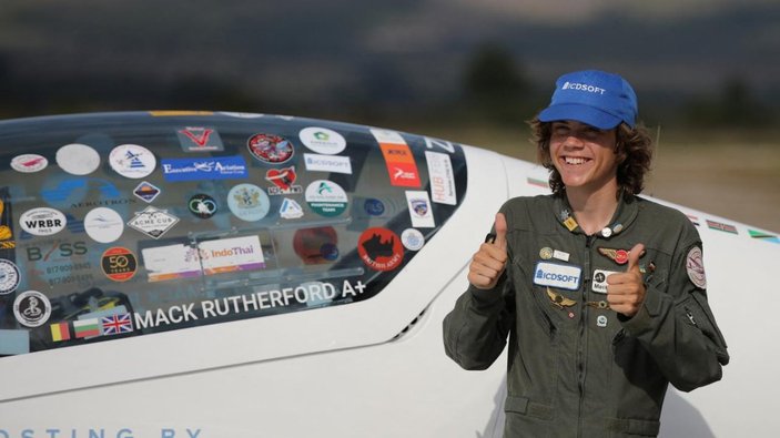 17 yaşındaki pilot Mack Rutherford, tek başına dünyanın çevresini turladı